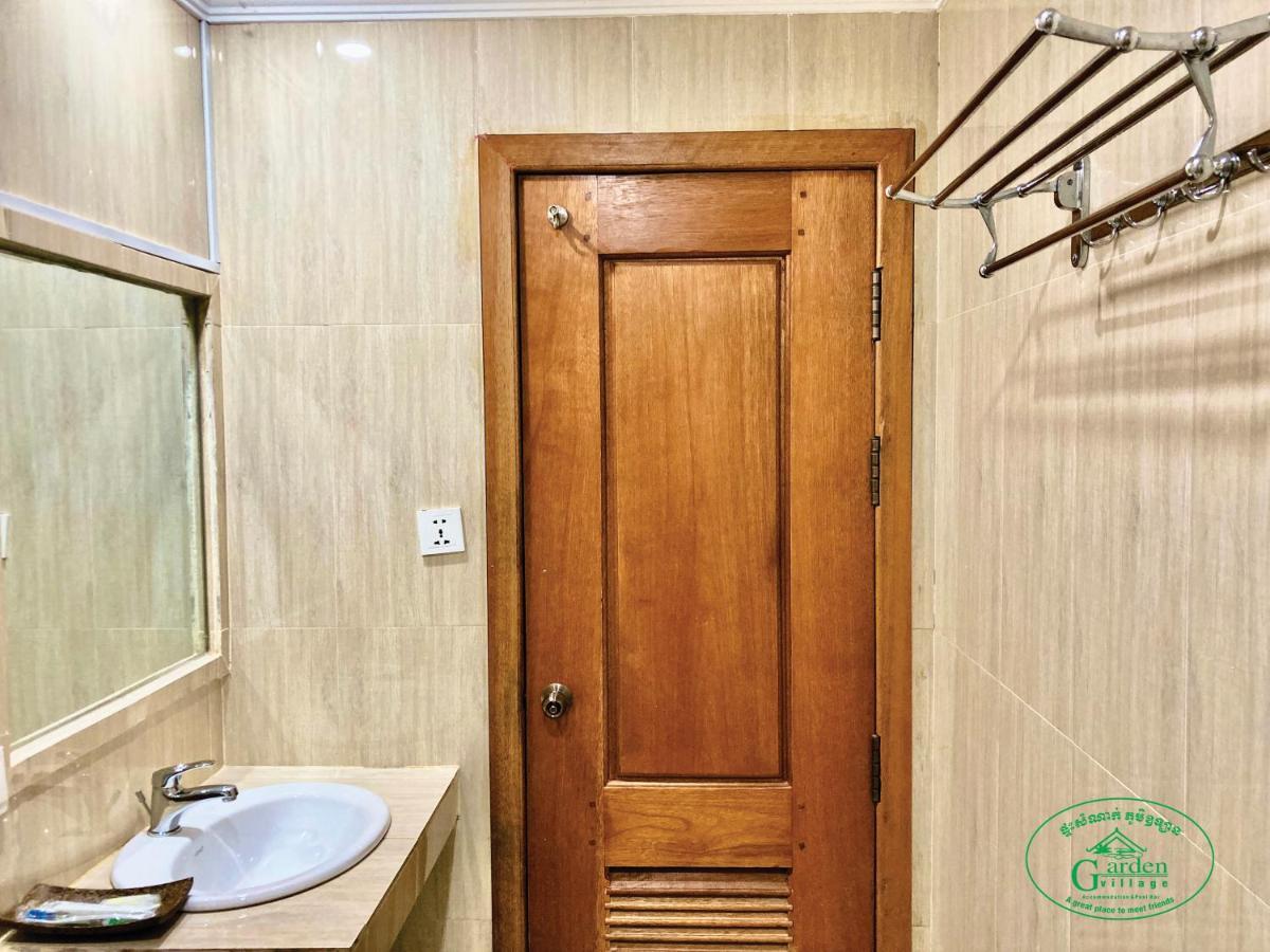 Garden Village Guesthouse & Pool Bar Сиемрип Экстерьер фото